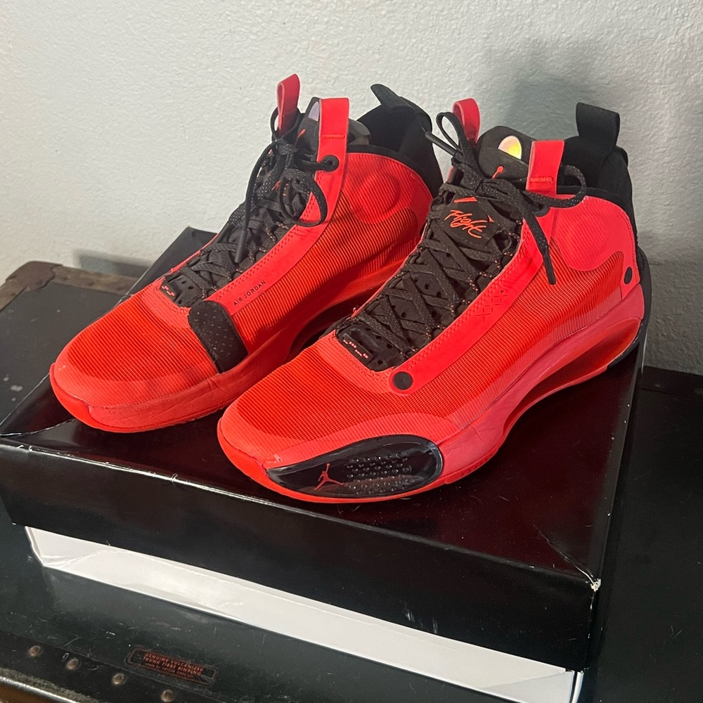 Nike Men's Dynamic Red Athletic Shoes